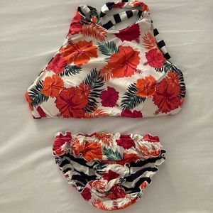 Cute Hibiscus Reversible Bikini set - EUC - worn once - Top : S  -  Bottom : XS